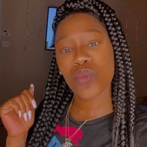 Meet your Posher, Malika